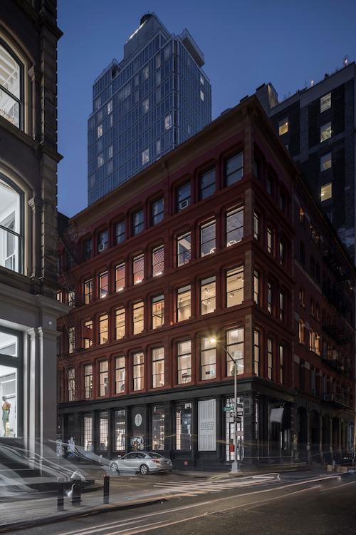 Juniper Workspace, SoHo, New York; 28 Howard Street, 1 Crosby Street; Außenansicht, gusseiserne Fassade