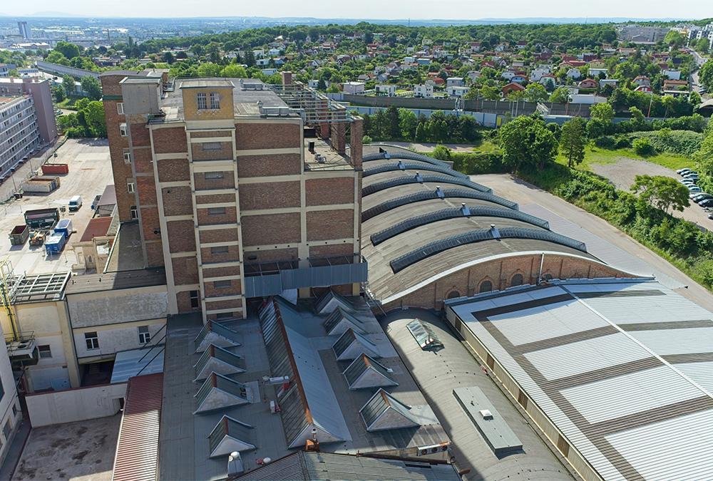 Umnutzung zugunsten der Stadtbewohner: Die verwaiste Ankerbrotfabrik wird zum „Zukunftsanker“. (Bild: Filmgut Thomas Zeller)