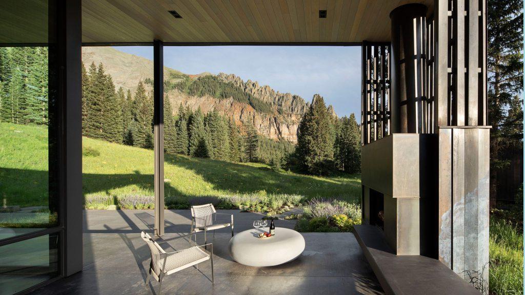 Veranda mit Blick auf die Rocky Mountains