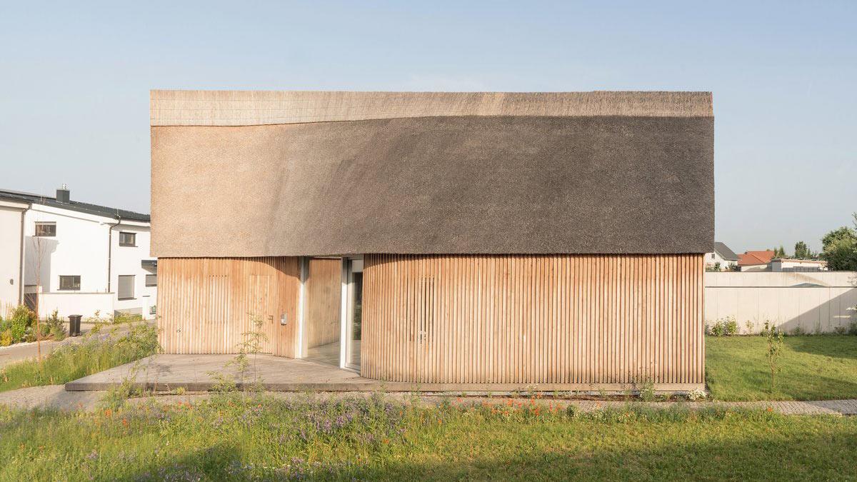 Haus mit Schilfdach, Jacobus van Hoorne, Gilbert Berthold, Weiden am See, Burgenland, Bauherr:innenpreis
