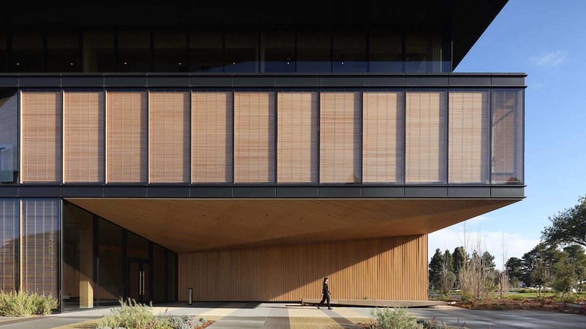 Google, 1265 Borregas Avenue, Fassadengestaltung, Hohlraumfassade mit Lamellenjalousien, Closed Cavity Facade (CCF) 